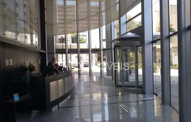 Imagem: O depósito possui 5 Vagas na garagem e 800m² de Área e está