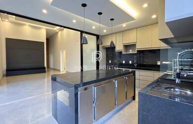 Imagem: A casa em condomínio possui 3 Dormitórios, 4 Banheiros, 4