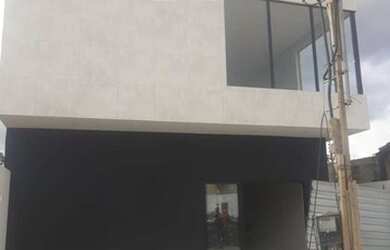 Imagem: A casa possui 2 Dormitórios, 2 Banheiros, 3 Vagas na garagem