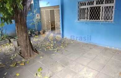 Imagem: A casa possui 3 Dormitórios, 3 Banheiros, 2 Vagas na garagem