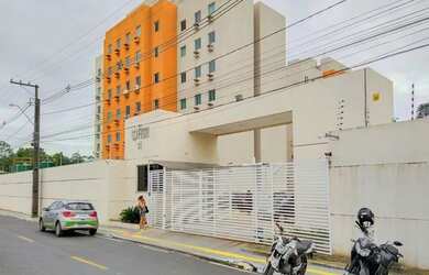 Imagem: O apartamento possui 2 Dormitórios, 1 Banheiro, 1 Vaga na garagem