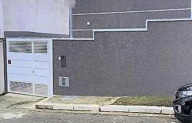 Imagem: A casa possui 3 Dormitórios, 2 Banheiros, 3 Vagas na garagem