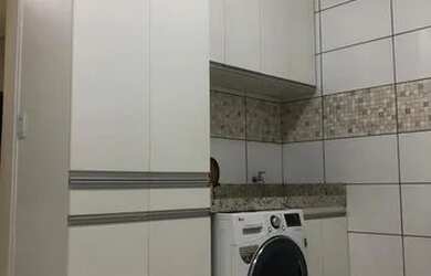 Imagem: A casa possui 3 Dormitórios, 2 Banheiros, 2 Vagas na garagem