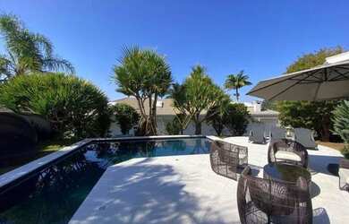 Imagem: A casa em condomínio possui 4 Dormitórios, 5 Banheiros, 5