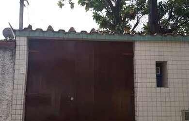 Imagem: A casa possui 2 Dormitórios, 1 Banheiro, 1 Vaga na garagem