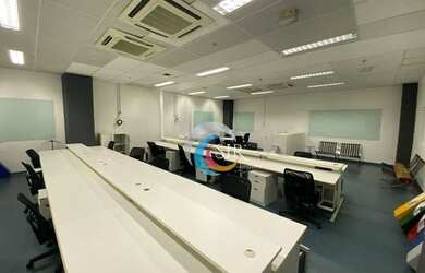 Imagem: O depósito possui 5 Vagas na garagem, 11.659m² de Área e