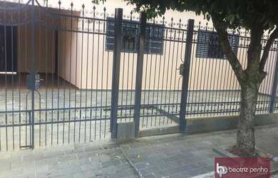 Imagem: A casa possui 2 Dormitórios, 1 Banheiro, 1 Vaga na garagem