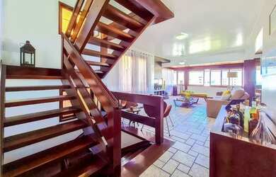 Imagem: A casa possui 5 Dormitórios, 5 Banheiros, 2 Vagas na garagem