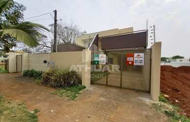 Imagem: A casa possui 2 Dormitórios, 2 Banheiros, 2 Vagas na garagem