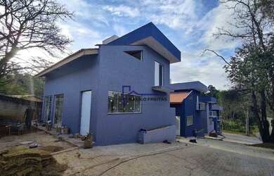 Imagem: A casa em condomínio possui 3 Dormitórios, 2 Banheiros, 2