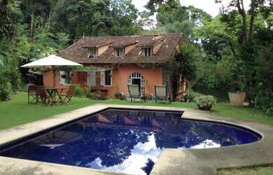 Imagem: A casa à venda possui 4 Dormitórios, 4 Banheiros, 5 Vagas