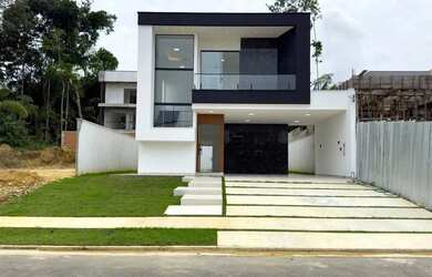 Imagem: A casa em condomínio possui 4 Dormitórios, 1 Banheiro, 4 Vagas