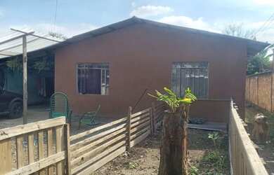 Imagem: A casa possui 2 Dormitórios, 1 Banheiro, 4 Vagas na garagem