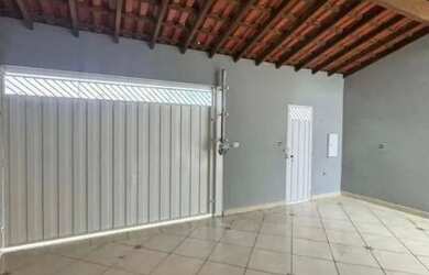 Imagem: A casa possui 3 Dormitórios, 3 Banheiros, 3 Vagas na garagem