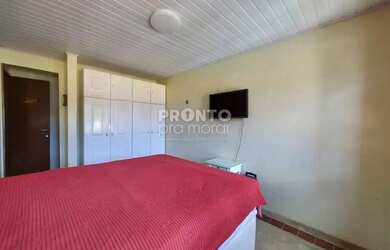 Imagem: A casa possui 4 Dormitórios, 1 Banheiro, 3 Vagas na garagem