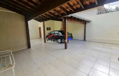 Imagem: A casa possui 2 Dormitórios, 3 Banheiros, 3 Vagas na garagem