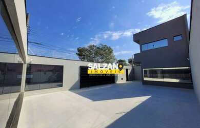 Imagem: O depósito à venda possui 5 Vagas na garagem e 232m² de Área