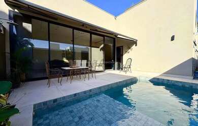 Imagem: A casa em condomínio possui 3 Dormitórios, 5 Banheiros, 2