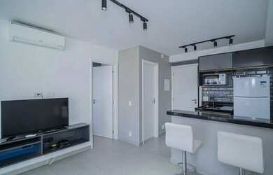 Imagem: O apartamento possui 1 Dormitório, 1 Banheiro, 1 Vaga na garagem