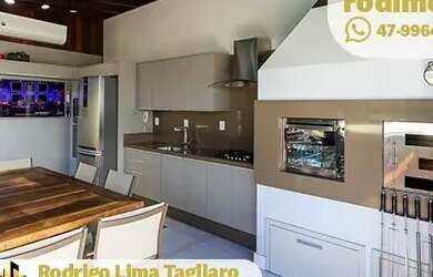 Imagem 8: Apartamento Diferenciado debruçado na orla de Balneário Camboriú, uma...