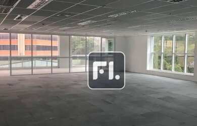 Imagem: O depósito possui 5 Vagas na garagem, 540m² de Área e está