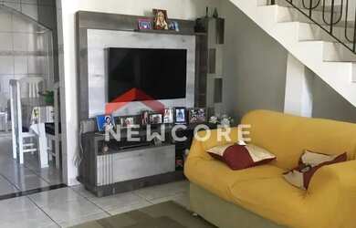 Imagem: A casa possui 2 Dormitórios, 2 Banheiros, 2 Vagas na garagem