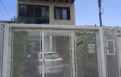 Imagem: A casa possui 3 Dormitórios, 3 Banheiros e 177m² de Área