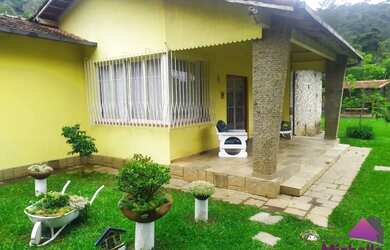 Imagem: A casa possui 3 Dormitórios, 4 Banheiros, 1 Vaga na garagem