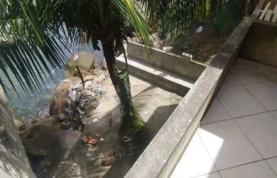 Imagem: A casa possui 2 Dormitórios, Acomodam 8 pessoas, 3 Vagas na