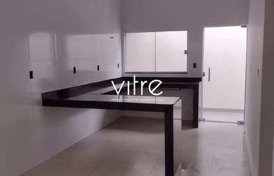 Imagem: A casa possui 3 Dormitórios, 4 Banheiros, 4 Vagas na garagem