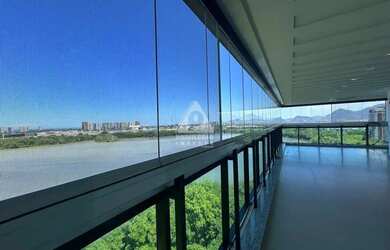 Imagem: O apartamento possui 5 Dormitórios, 5 Banheiros, 3 Vagas na