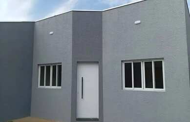 Imagem: A casa possui 2 Dormitórios, 1 Banheiro, 2 Vagas na garagem