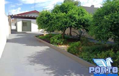 Imagem: A casa possui 2 Dormitórios, 2 Banheiros, 5 Vagas na garagem