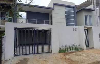 Imagem: A casa possui 2 Dormitórios, 2 Banheiros, 4 Vagas na garagem