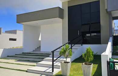 Imagem: A casa em condomínio possui 3 Dormitórios, 2 Banheiros, 2