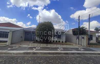 Imagem: A casa possui 3 Dormitórios, 2 Banheiros, 3 Vagas na garagem