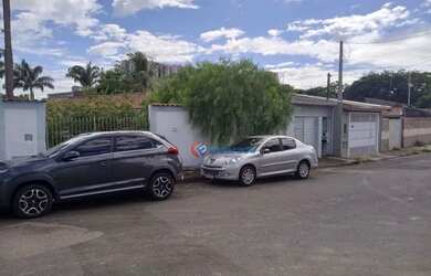 Imagem: A casa possui 2 Dormitórios, 2 Banheiros, 5 Vagas na garagem