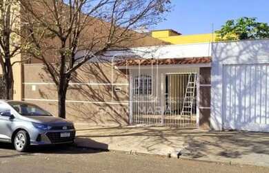 Imagem: O depósito possui 3 Vagas na garagem, 200m² de Área e está