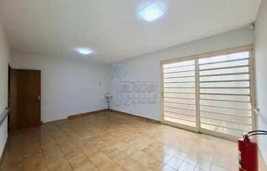 Imagem: O depósito possui 2 Vagas na garagem, 193m² de Área e está