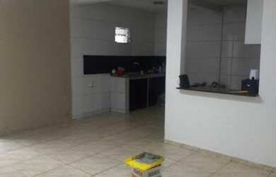 Imagem: A casa possui 4 Dormitórios, 1 Banheiro, 2 Vagas na garagem