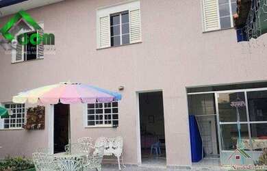 Imagem: A casa possui 5 Dormitórios, 4 Banheiros, 4 Vagas na garagem