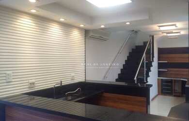 Imagem: O depósito para alugar possui 5 Vagas na garagem e 600m² de