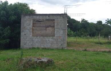 Imagem: A casa possui 3 Dormitórios, 1 Banheiro, 5 Vagas na garagem