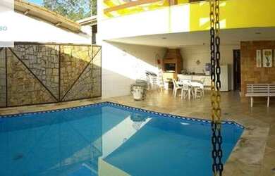 Imagem: A casa possui 3 Dormitórios, 5 Banheiros, 5 Vagas na garagem