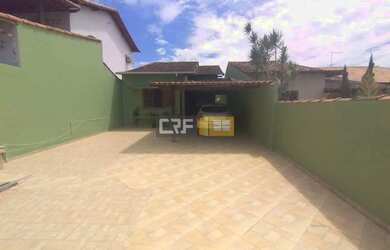 Imagem: A casa possui 3 Dormitórios, 3 Banheiros, 4 Vagas na garagem