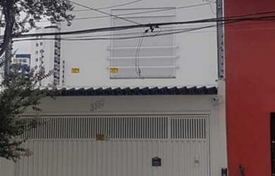 Imagem: A casa possui 3 Dormitórios, 4 Banheiros, 2 Vagas na garagem