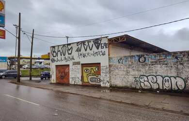 Imagem: O depósito possui 3 Vagas na garagem, 300m² de Área e está