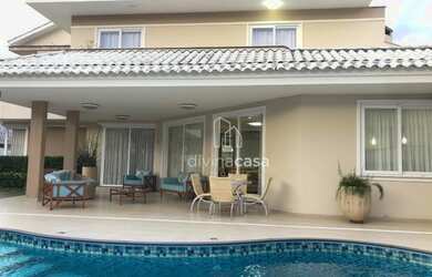 Imagem: A casa possui 4 Dormitórios, 5 Banheiros, 3 Vagas na garagem