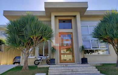 Imagem: A casa em condomínio possui 4 Dormitórios, 5 Banheiros, 4