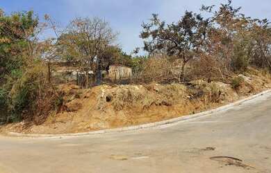 Imagem: O terreno possui 360m² de Área e está localizado em Distrito